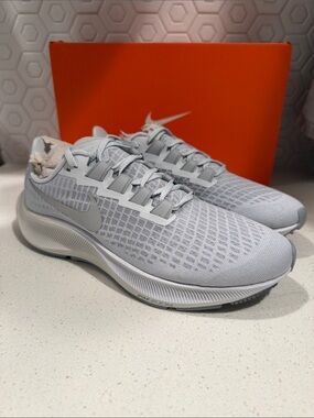 Nike Women's Air Zoom Pegasus 37 Light Gray Running Shoes